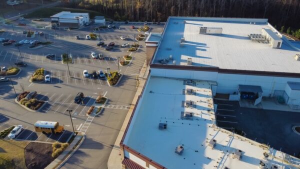 Flat roofs can be composed of a variety of materials